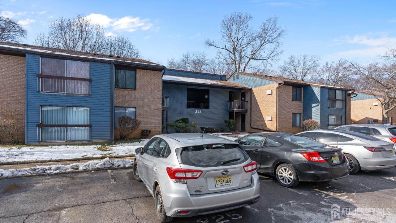 225 Medford Court - Photo 1