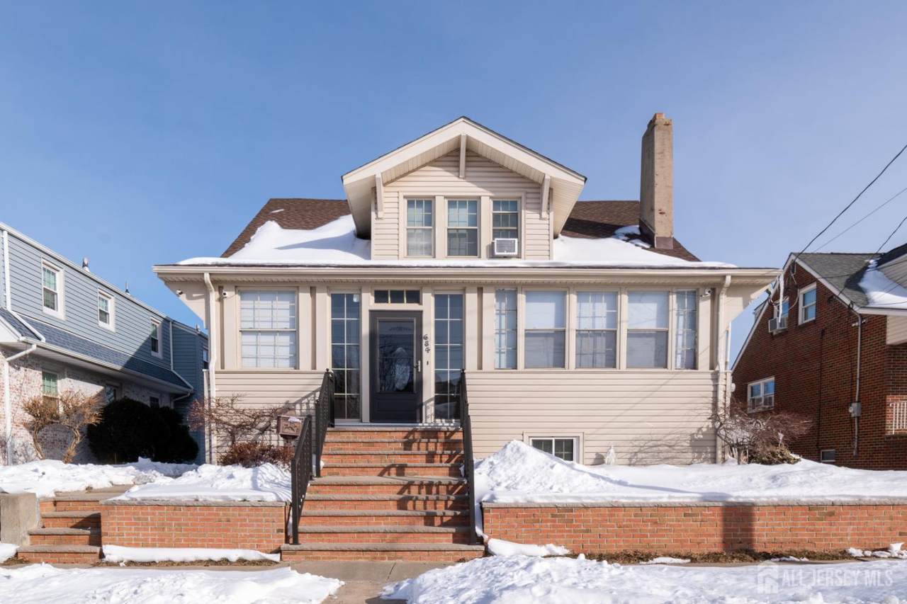 684 Amboy Avenue - Photo 1