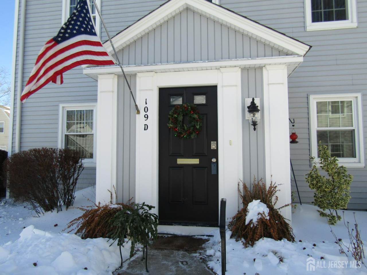 109 Lowell Lane - Photo 1