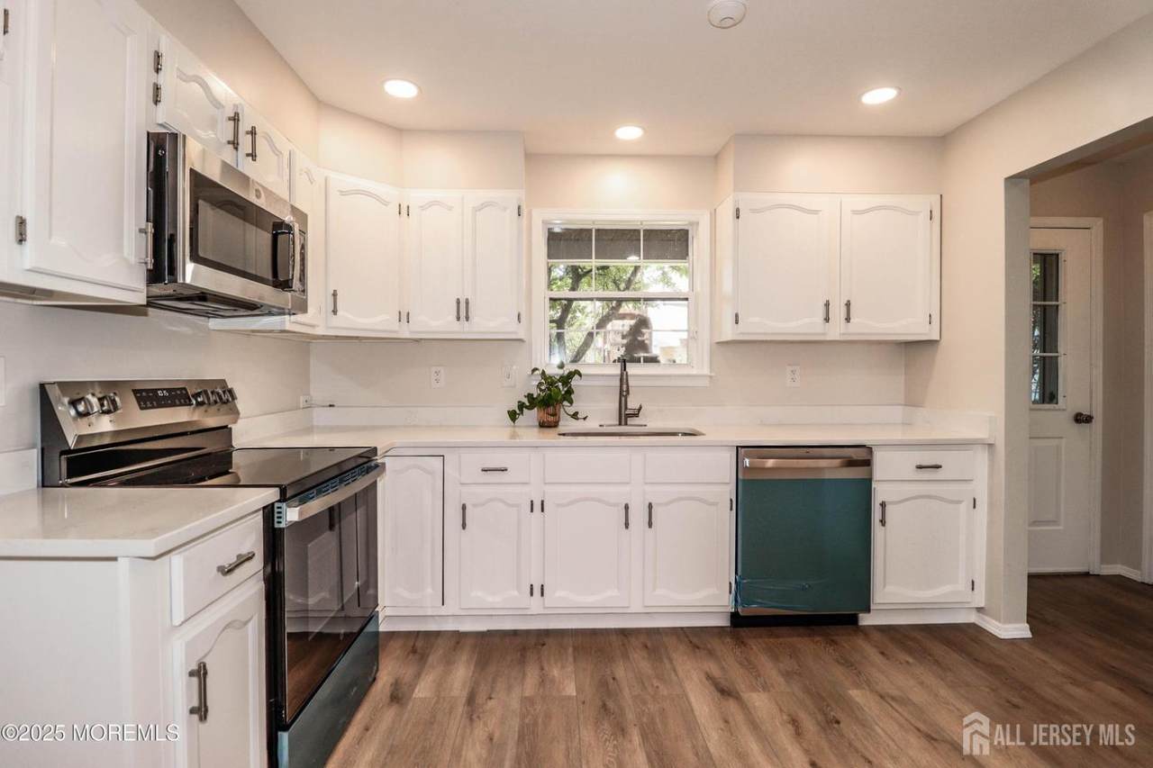 8 Benjamin Franklin Drive - Photo 1