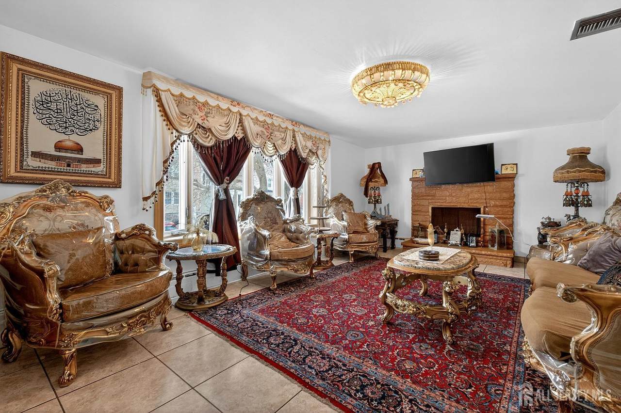 6 2nd Street - Photo 1