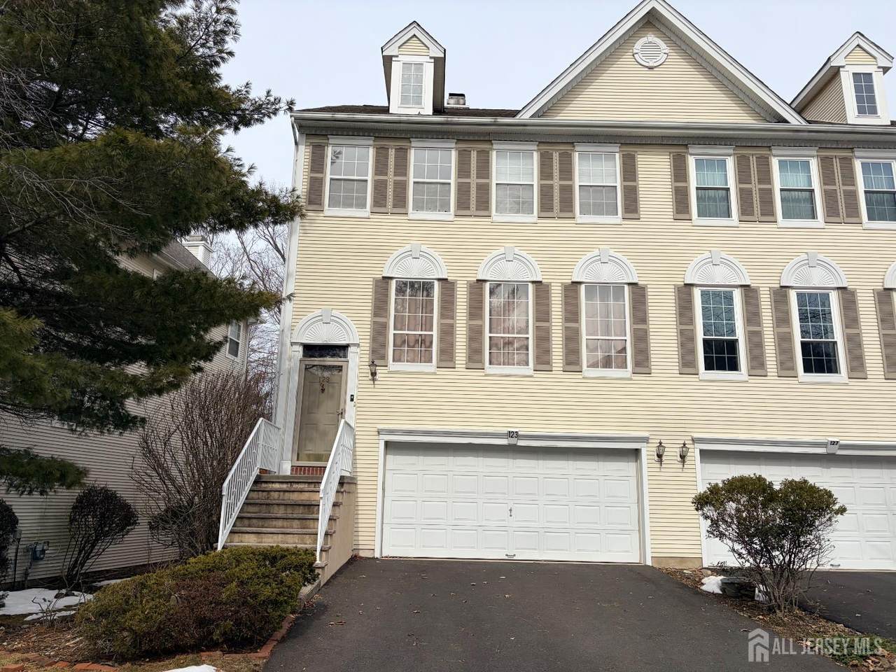 123 Bobolink Court - Photo 1