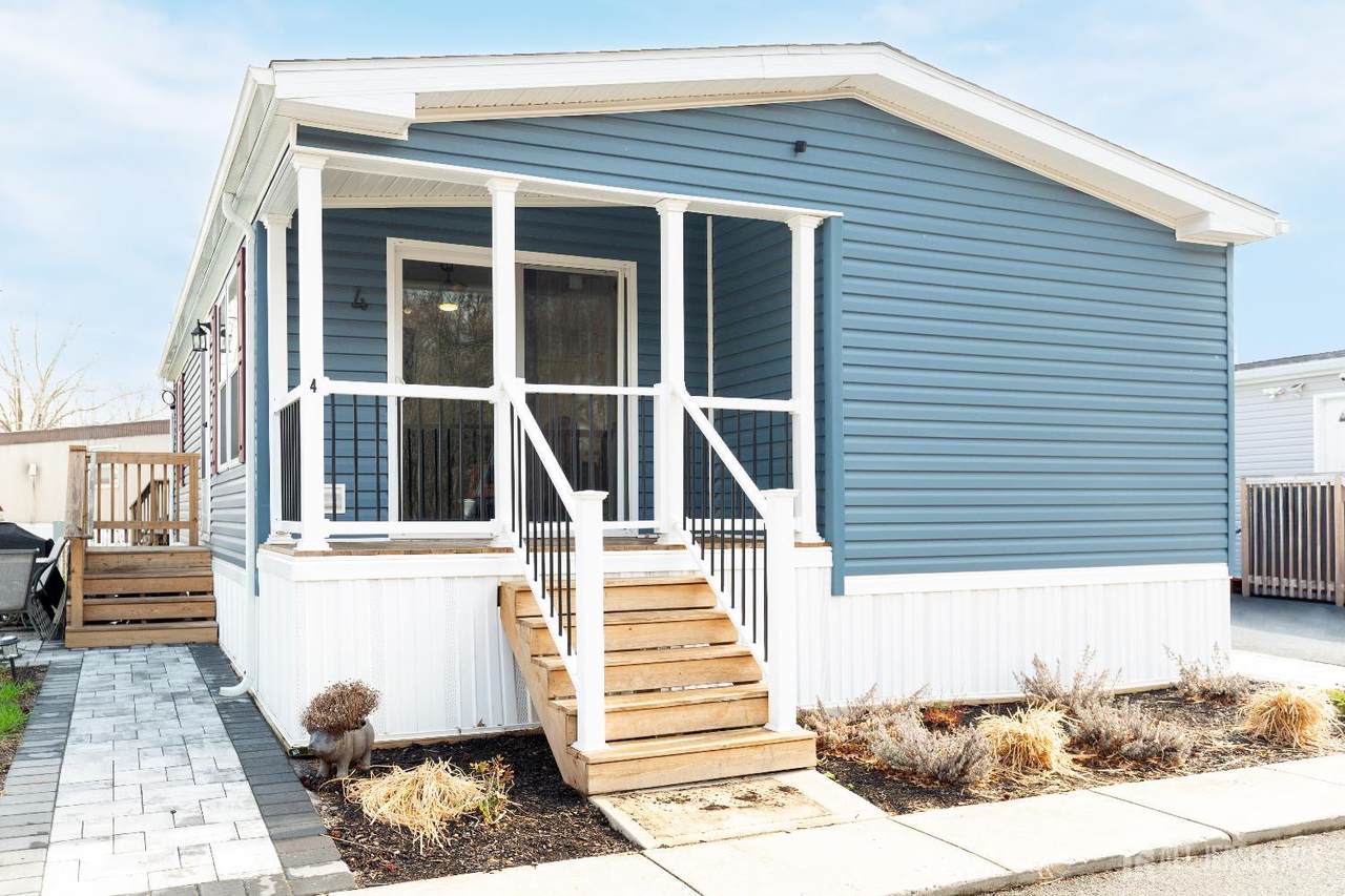 4 Oakdale Village Drive - Photo 1