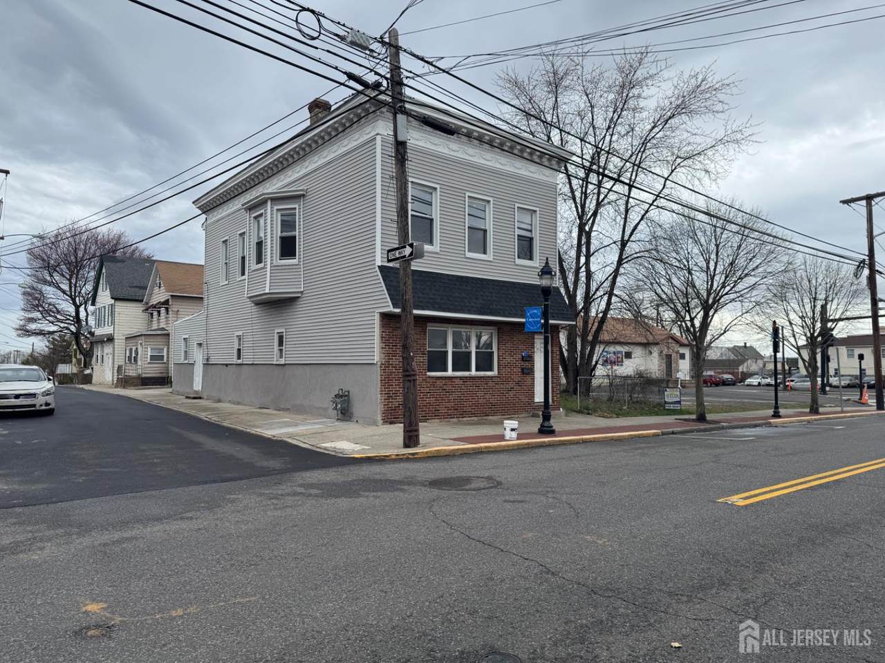 556 Roosevelt Avenue - Photo 1