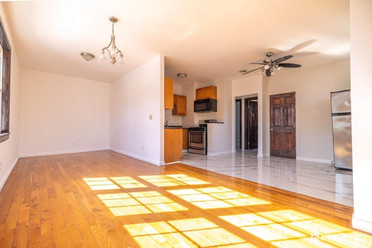60 Sampson Street - Photo 1