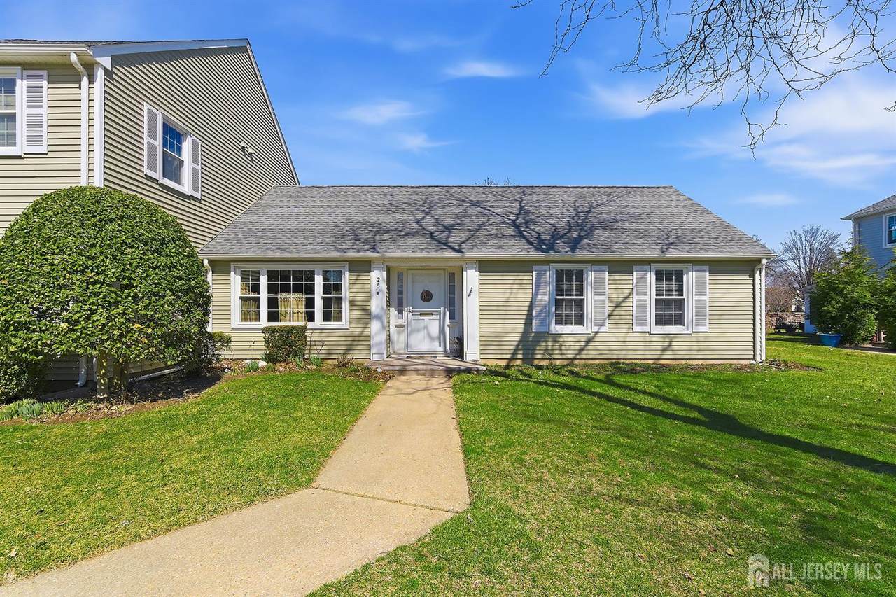 25 Rossmoor Drive - Photo 1