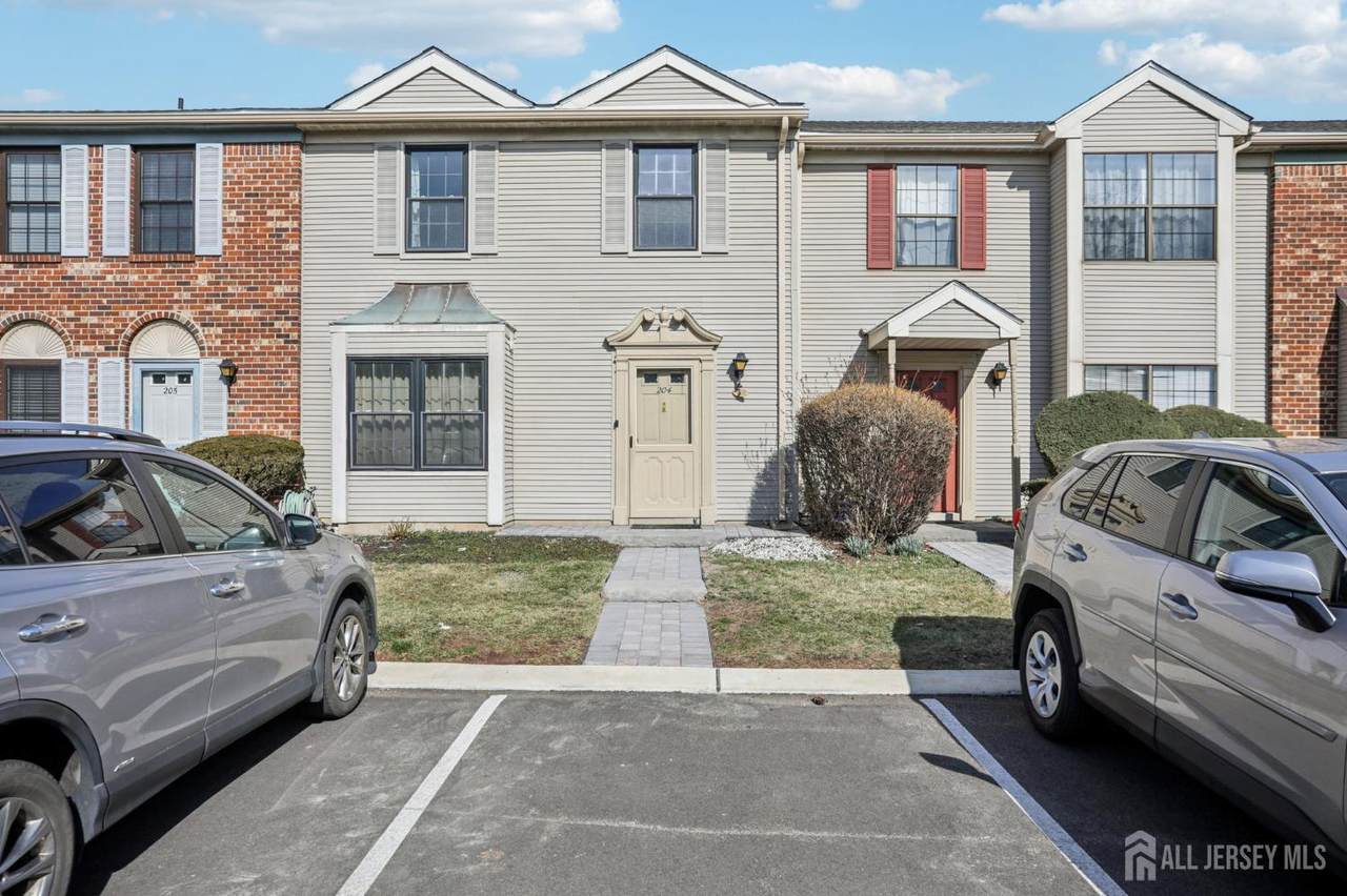 204 Hampshire Court - Photo 1