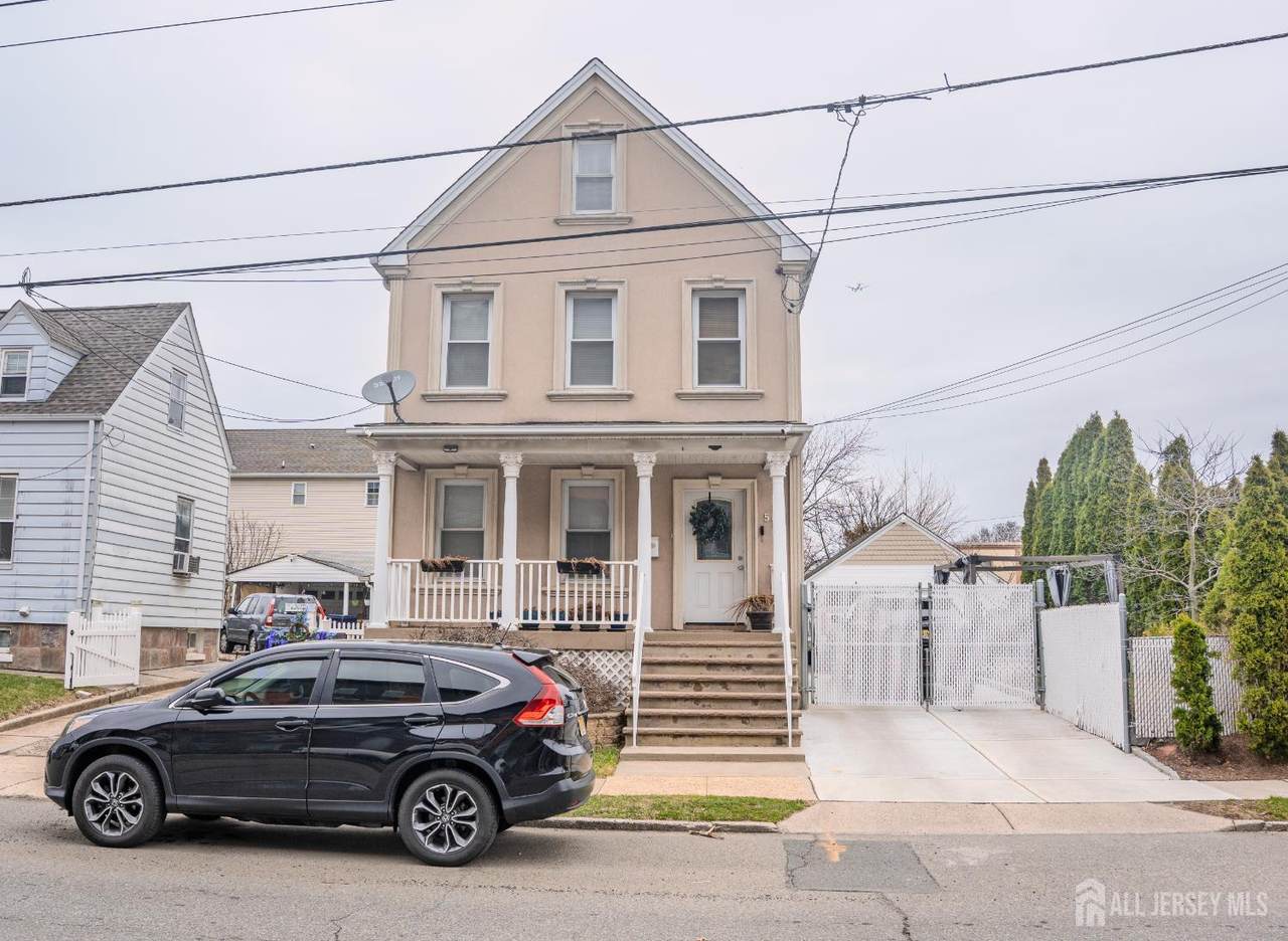 578 Sayre Avenue - Photo 1