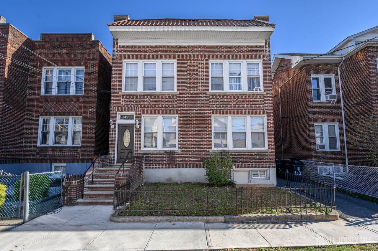 427-429 12th Street - Photo 1