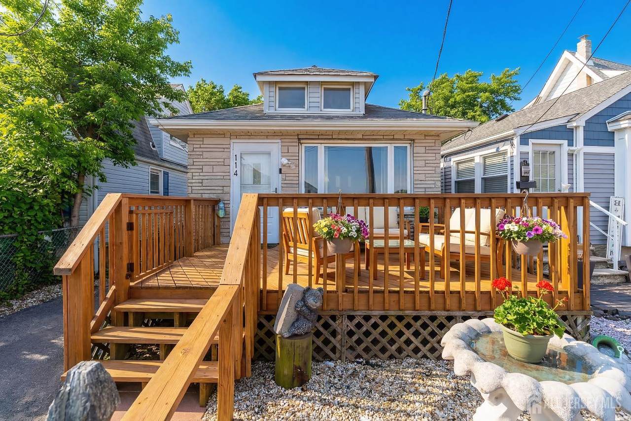 114 Shoreland Circle - Photo 1
