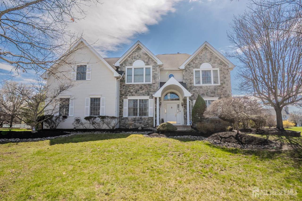 3 Colonial Court - Photo 1