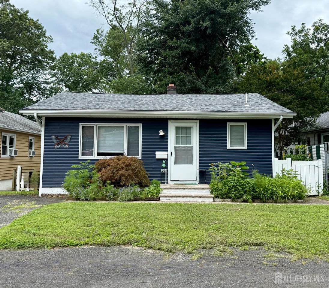 13 Middlesex Boulevard - Photo 1