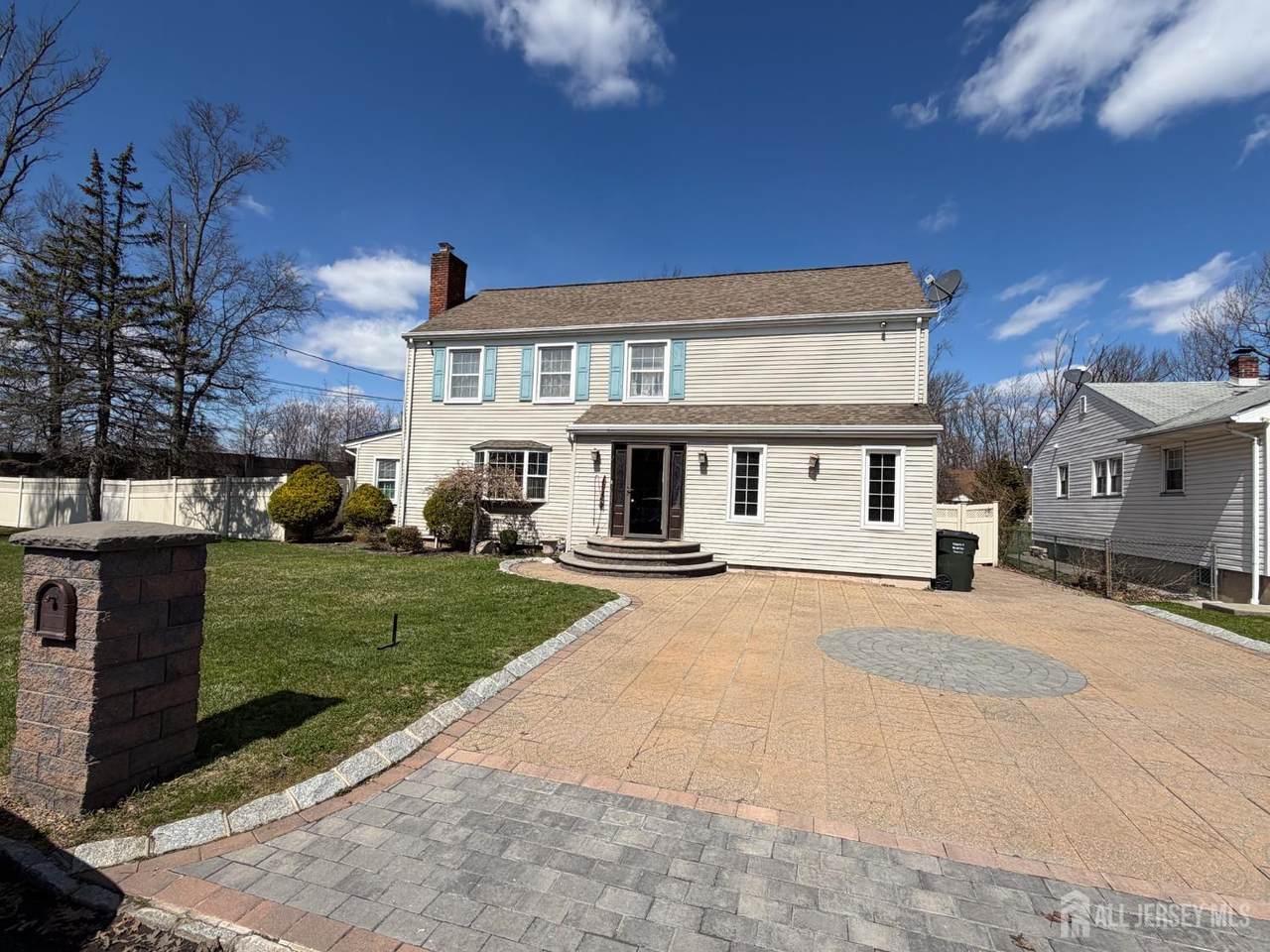 199 Arthur Place - Photo 1