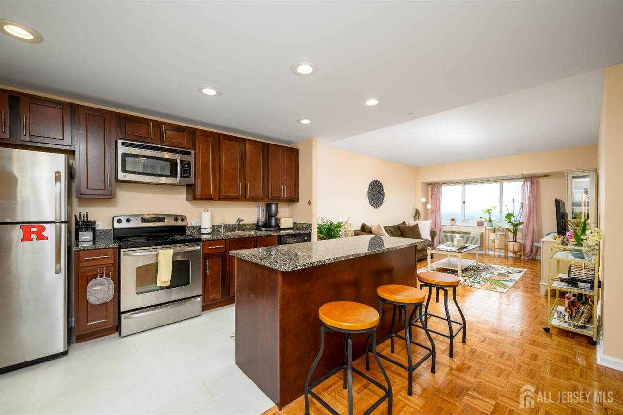 110 Somerset Street - Photo 1