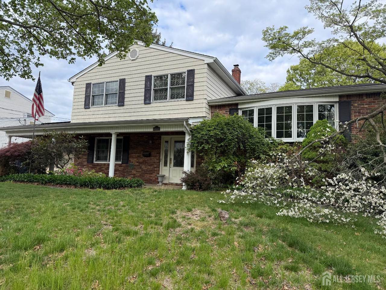211 Willett Avenue - Photo 1