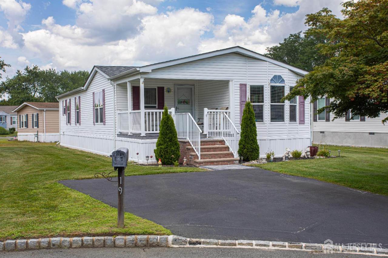19 Sheryl Court - Photo 1