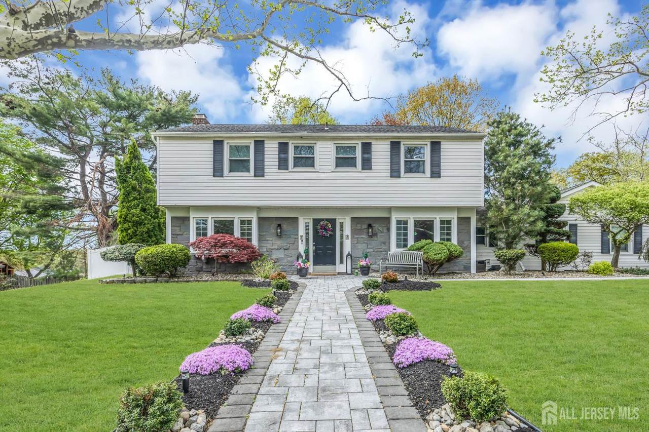 7 Stratford Drive - Photo 1