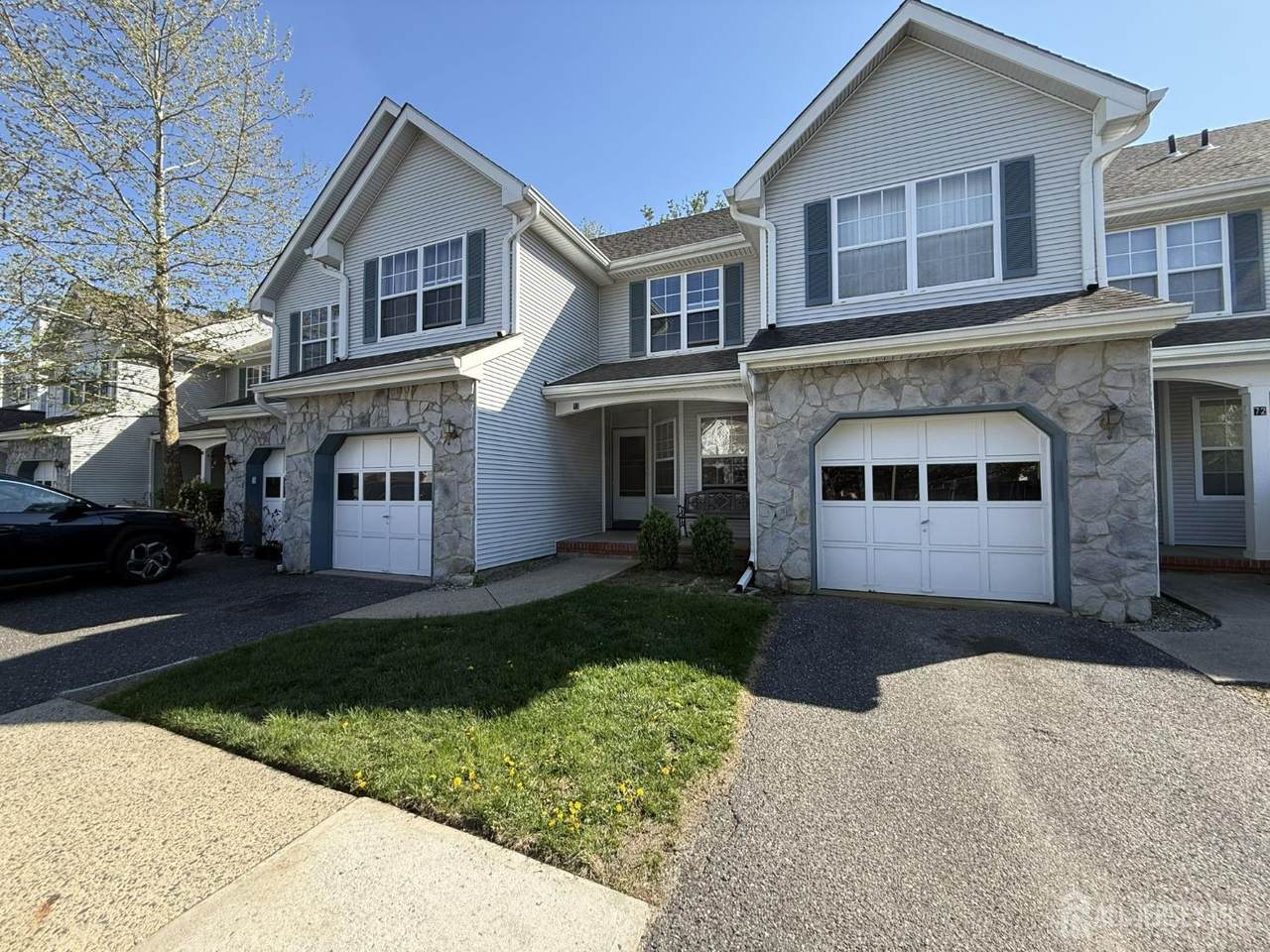 73 Heather Court - Photo 1