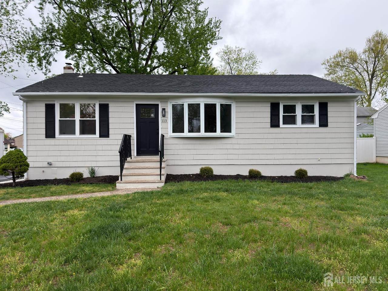 113 Hadley Street - Photo 1