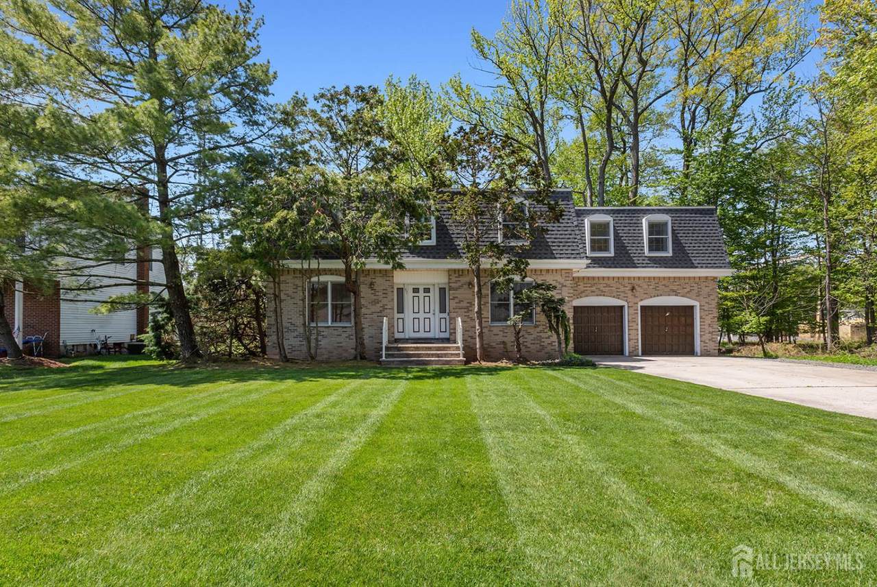 97 Roxy Avenue - Photo 1