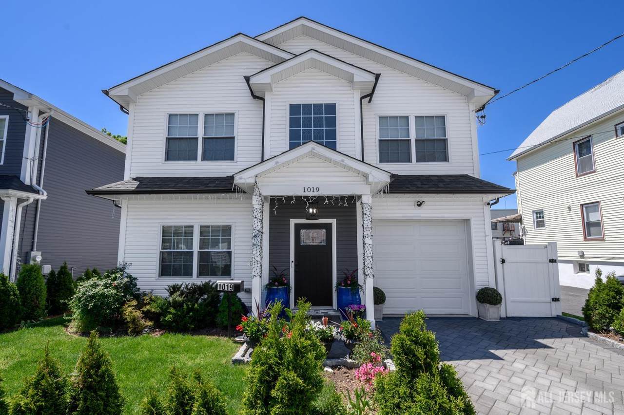 1019 Bishop Evans Way - Photo 1