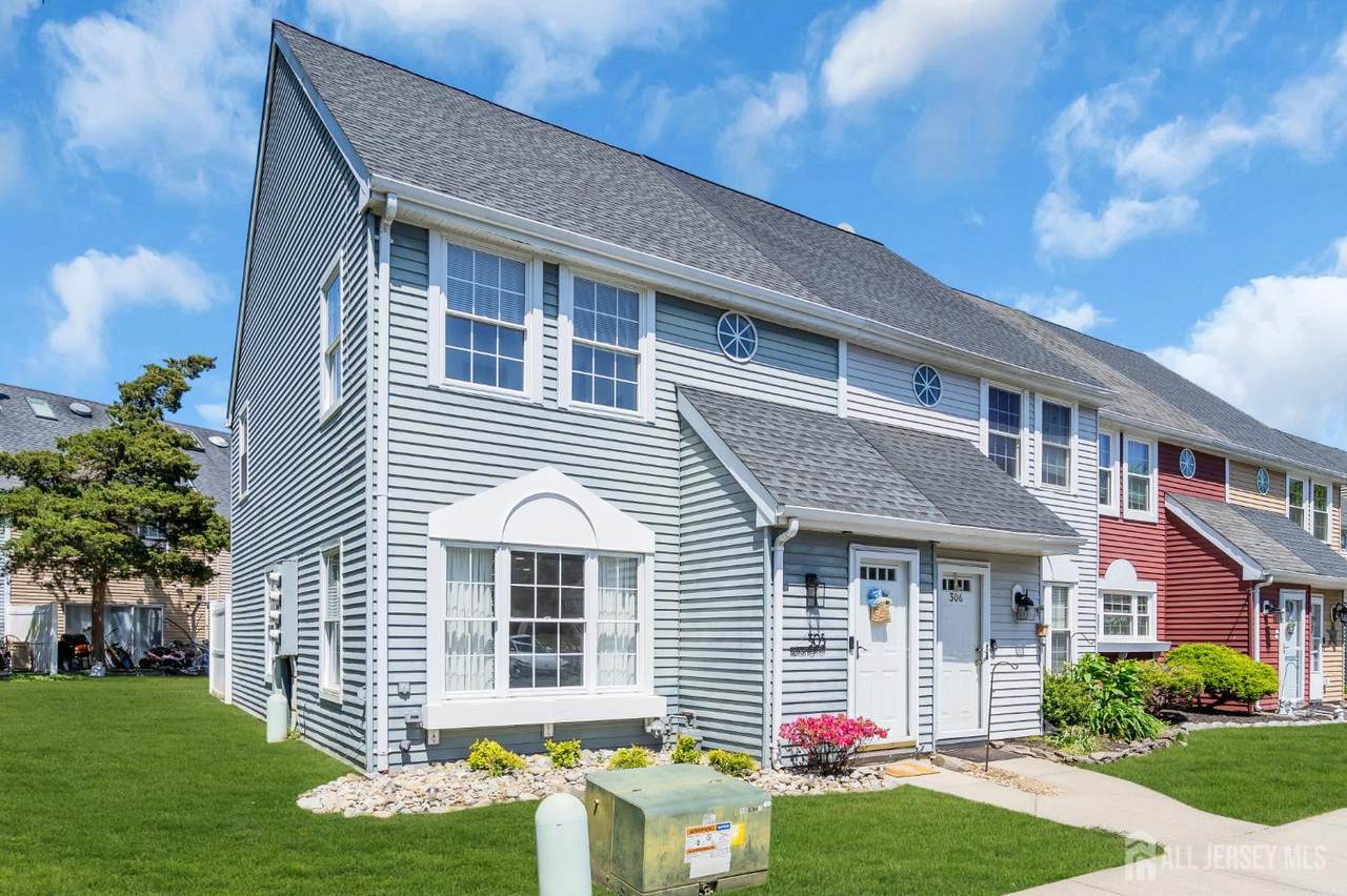 305 Beach Plum Court - Photo 1