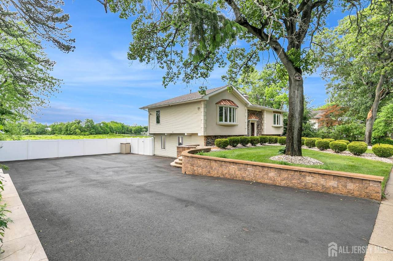 154 Devoe Avenue - Photo 1