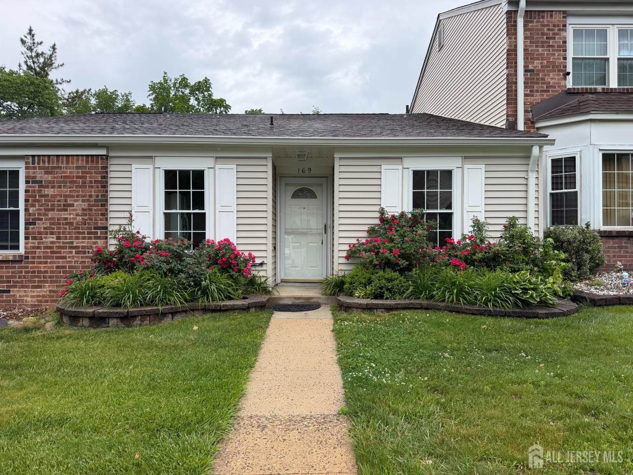 169 Devon Court - Photo 1