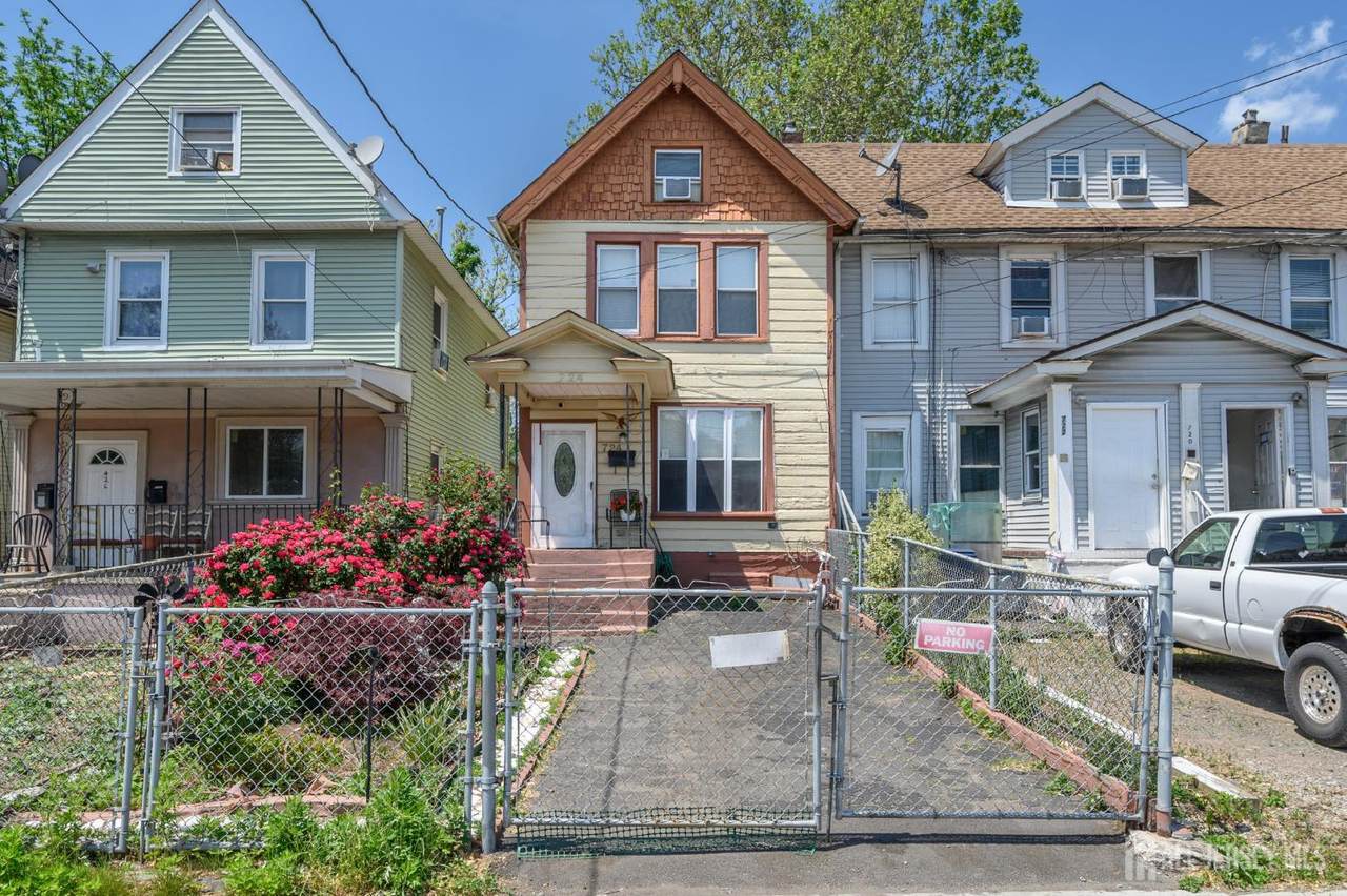 724 Front Street - Photo 1
