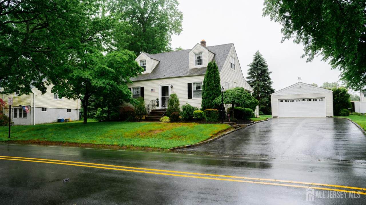 33 Lancaster Road - Photo 1