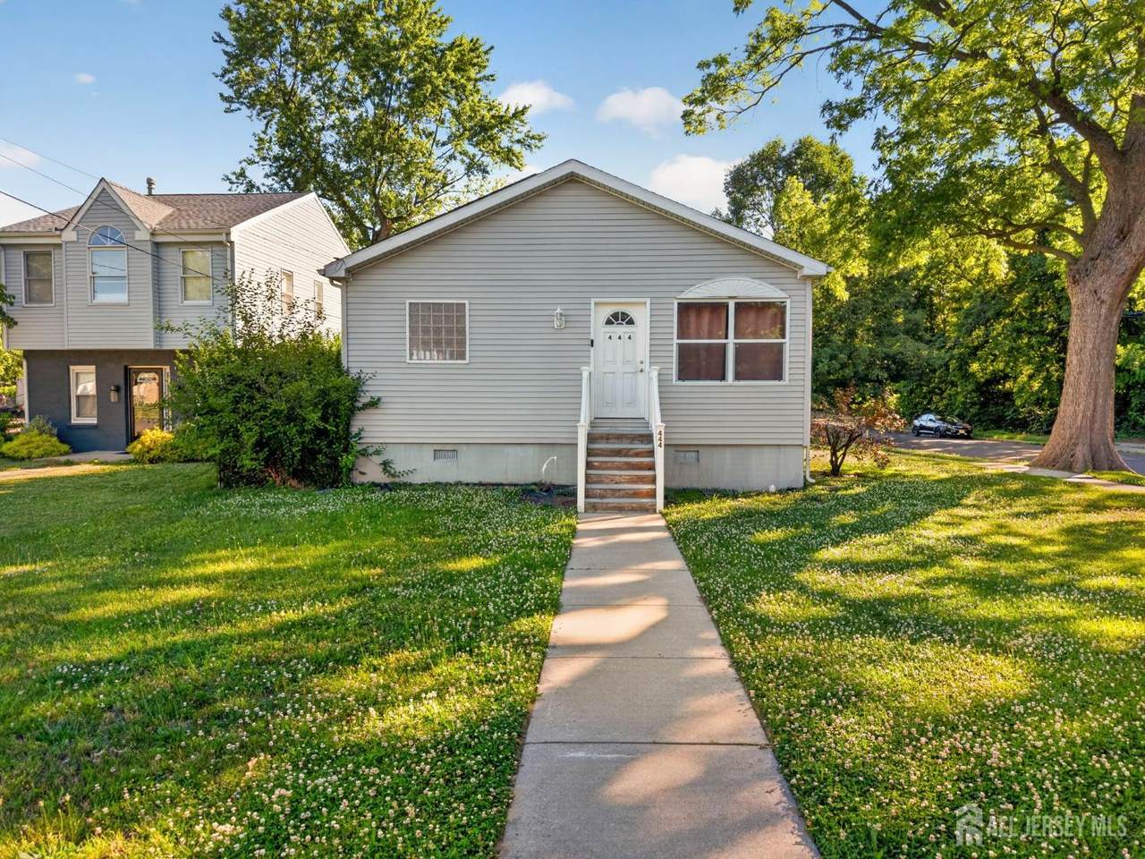 444 Hunt Avenue - Photo 1