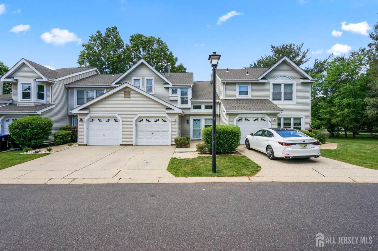 105 Lloyd Court - Photo 1