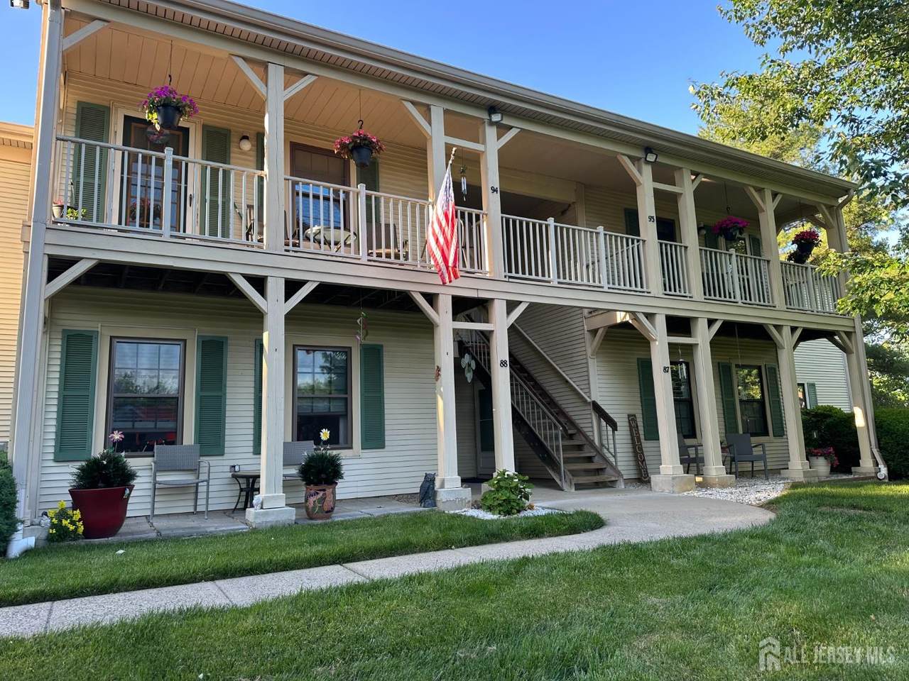93 Griggs Place - Photo 1
