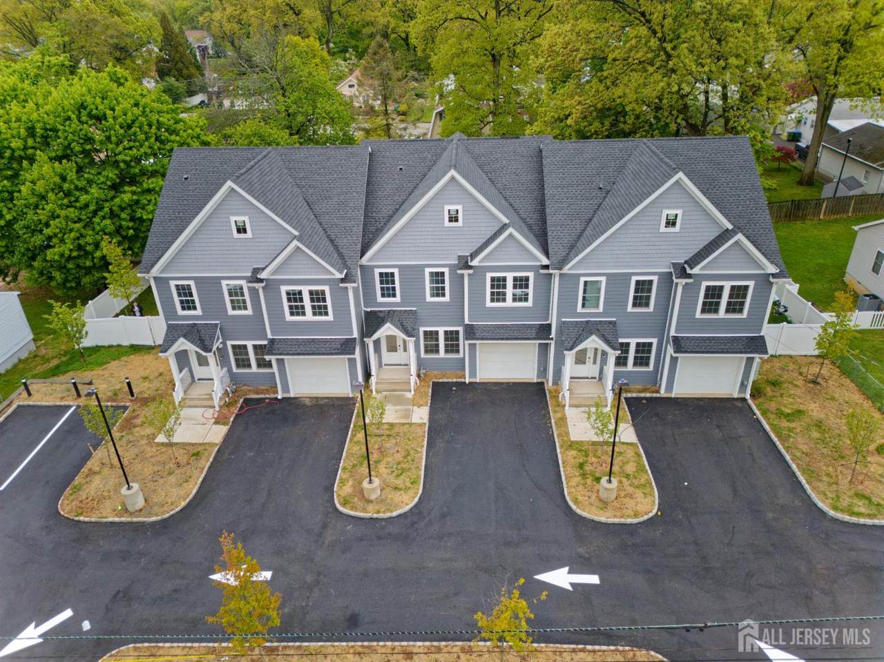 8 Travers Avenue - Photo 1