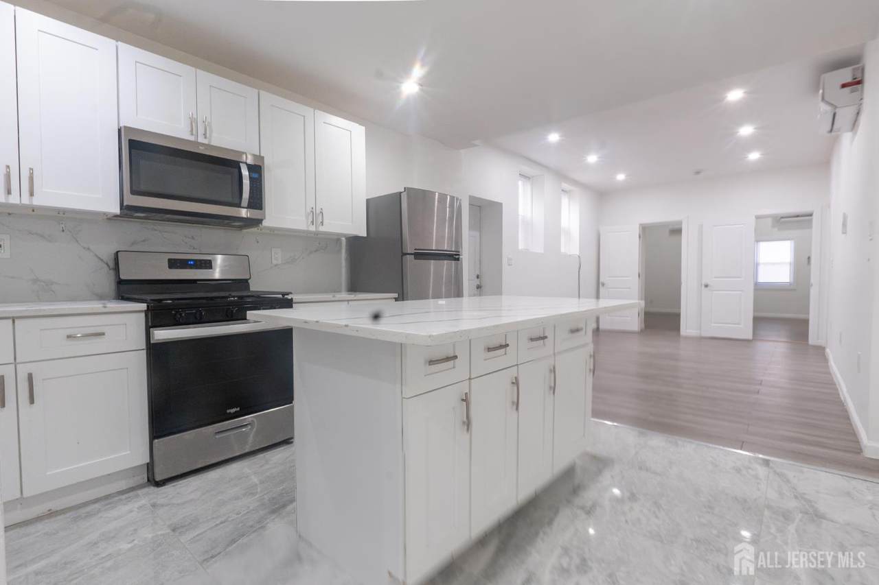 370 Pacific Avenue - Photo 1