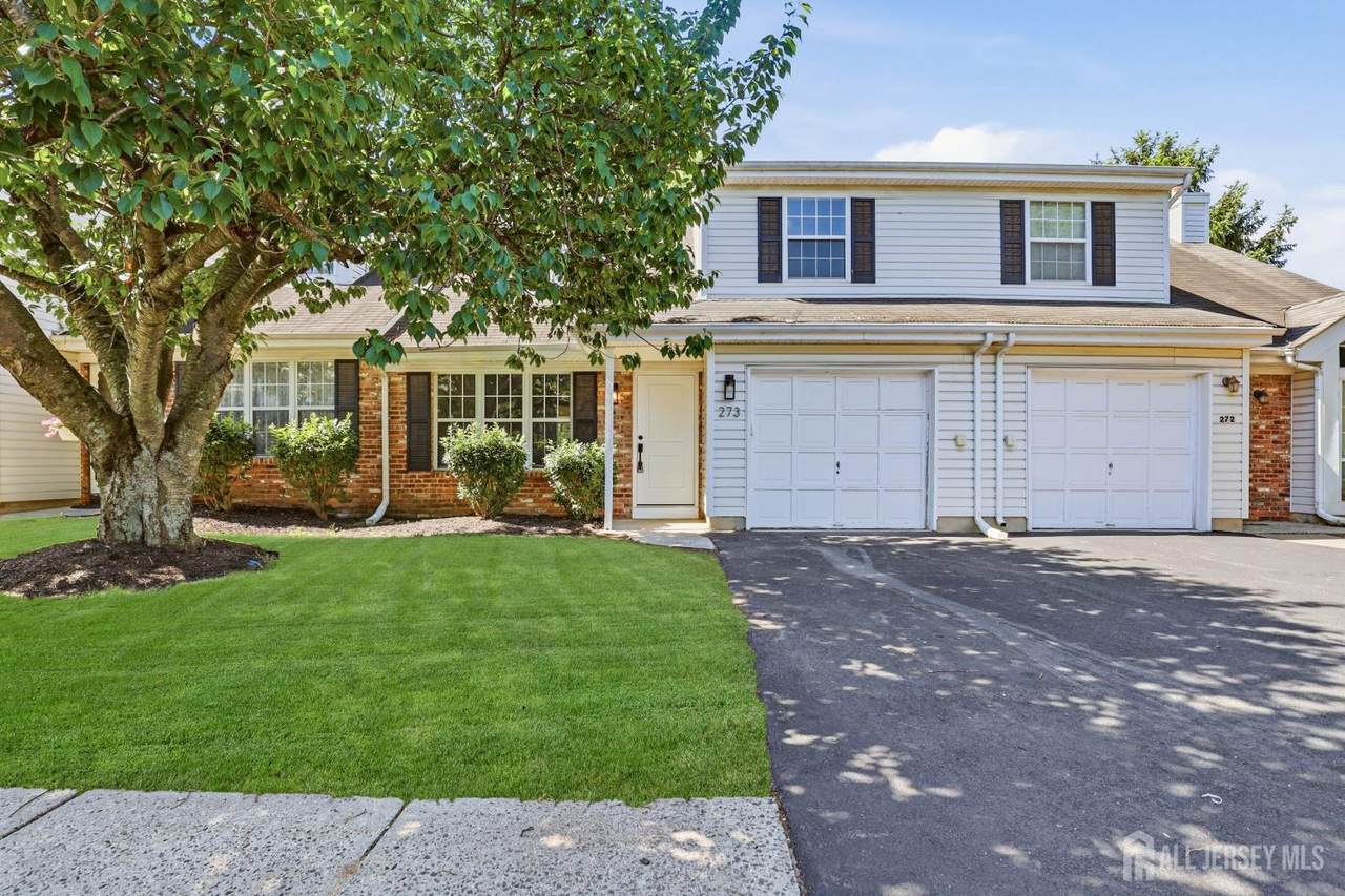 273 Edgeware Court - Photo 1