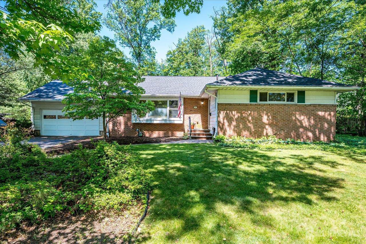 9 Clive Hills Road - Photo 1