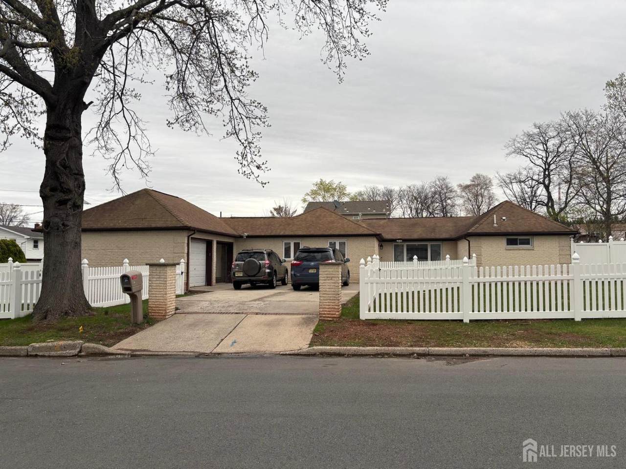 35 Clark Avenue - Photo 1