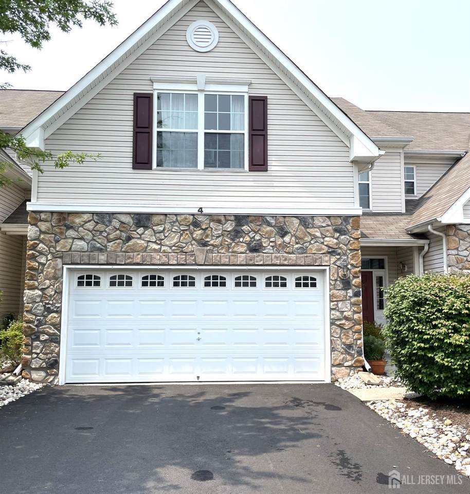 4 Blake Drive - Photo 1