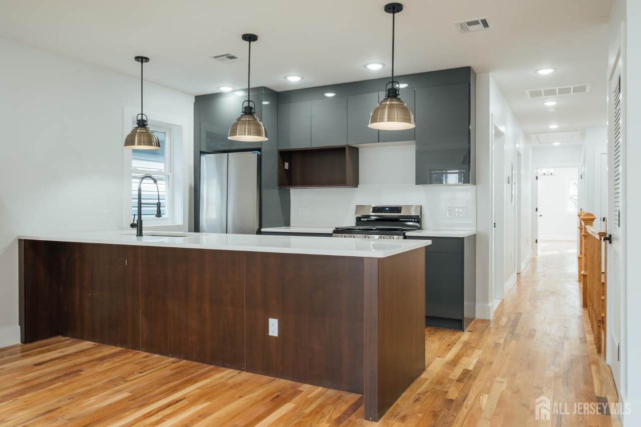 88 Hollywood Avenue - Photo 1