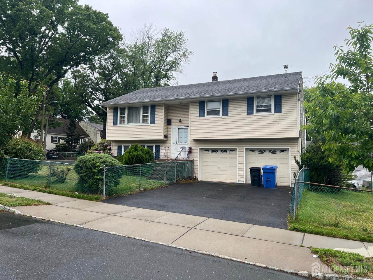 360 Leslie Avenue - Photo 1