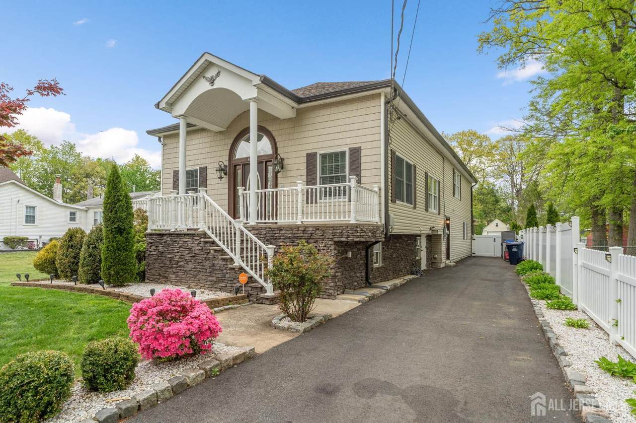695 Spruce Road - Photo 1