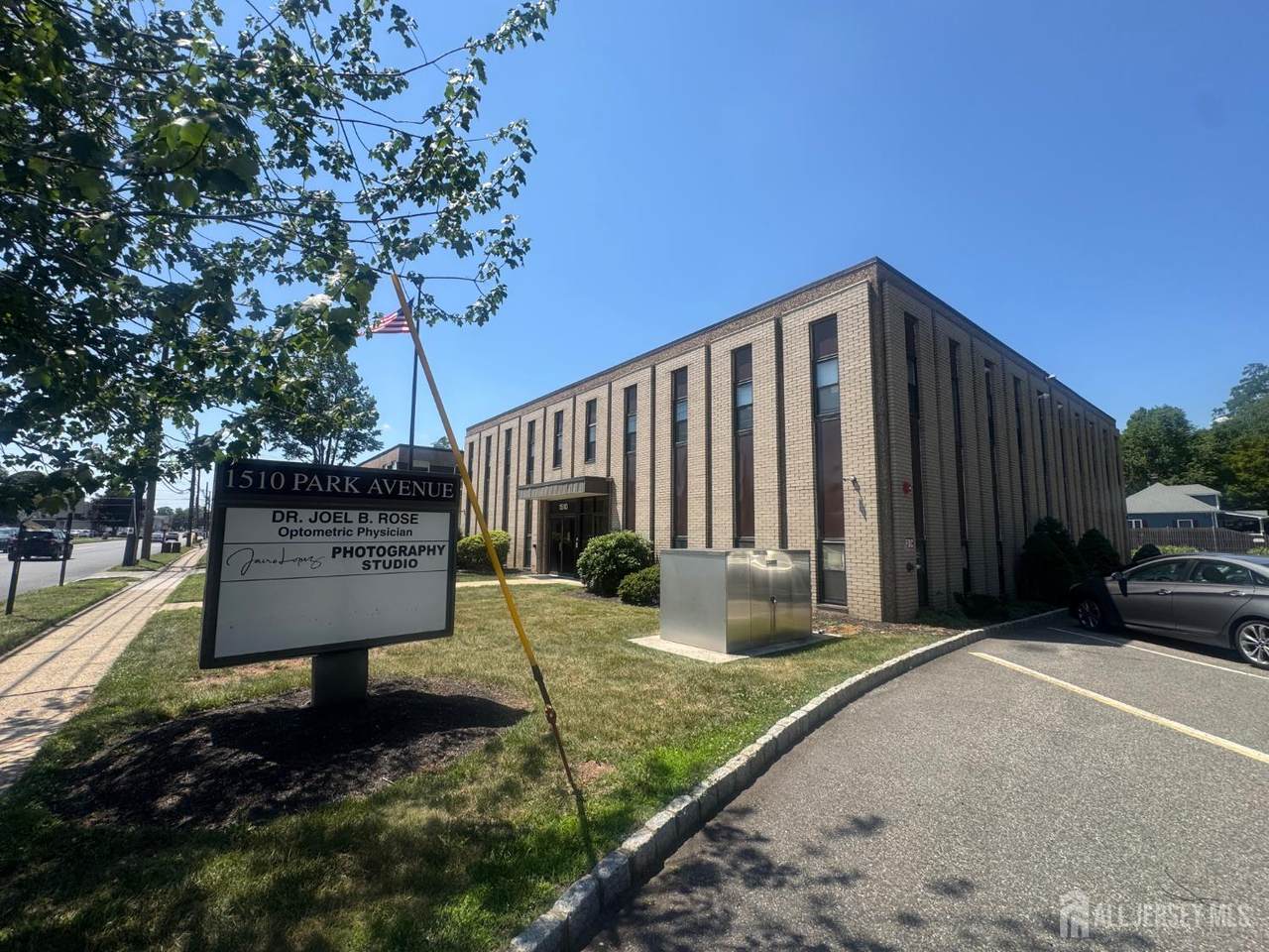 1550 Park Avenue - Photo 1