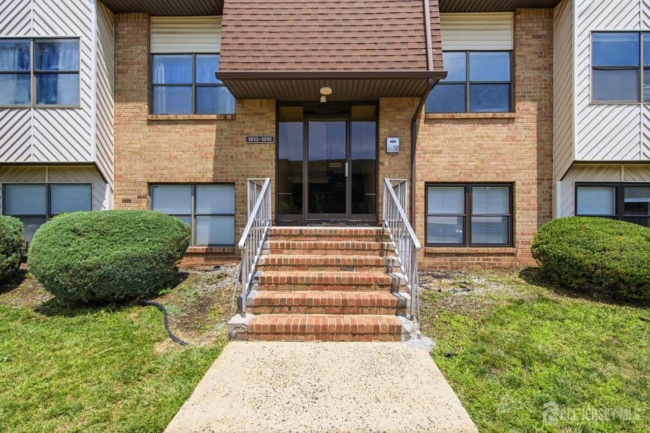 1913 Raspberry Court - Photo 1