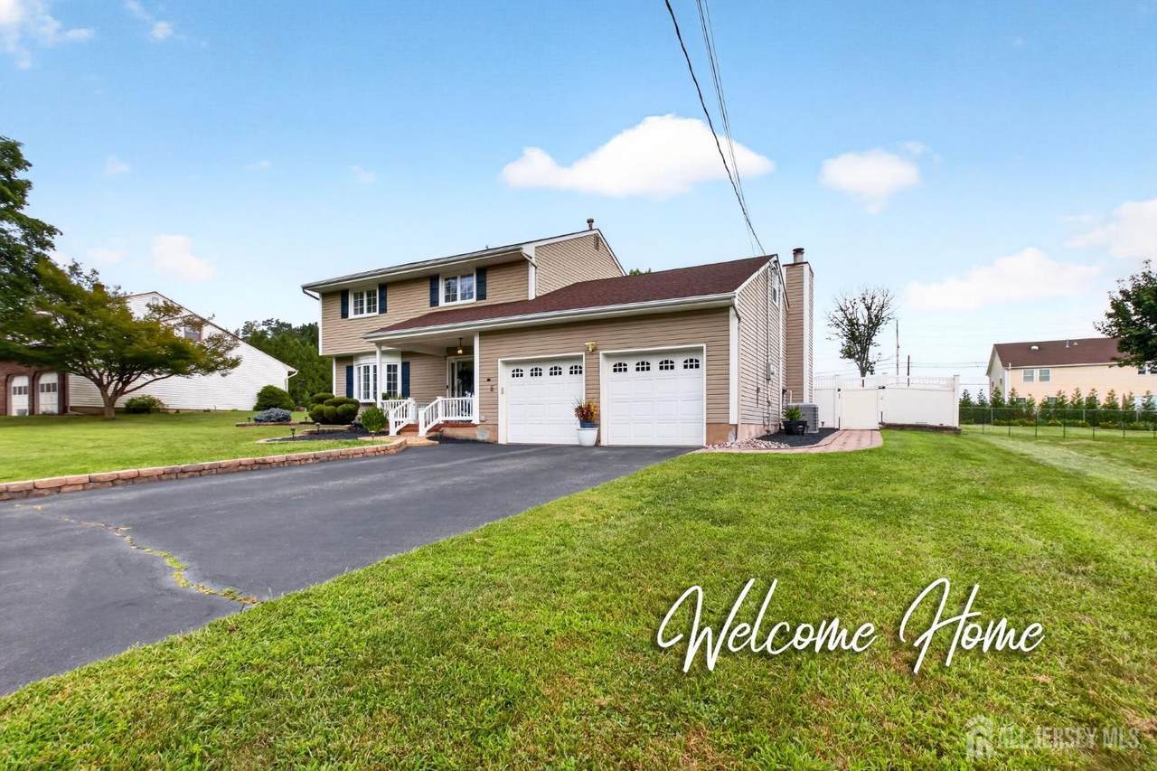 960 Gates Avenue - Photo 1