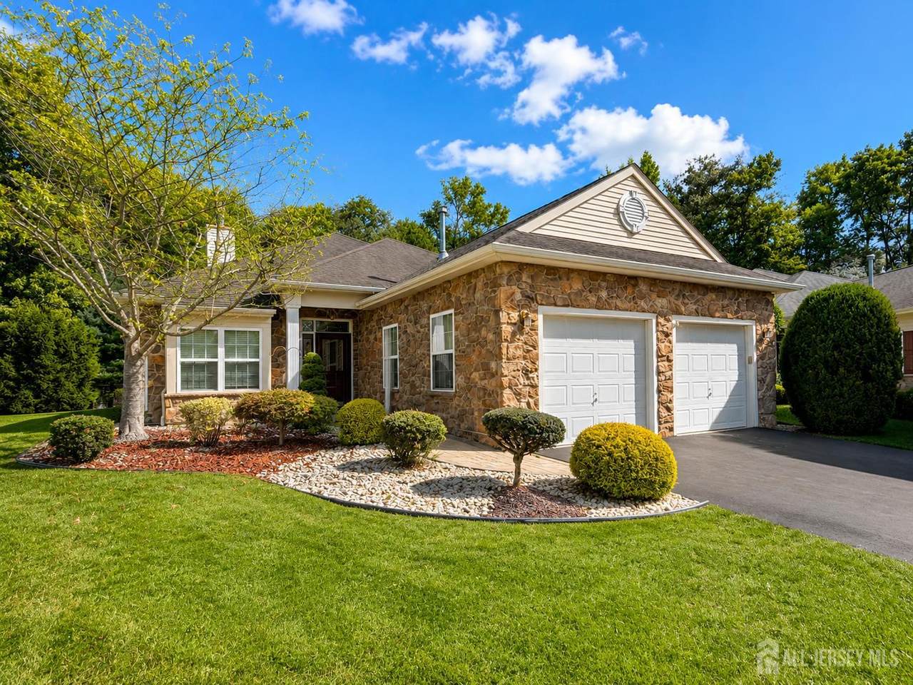 111 Fontaine Court - Photo 1