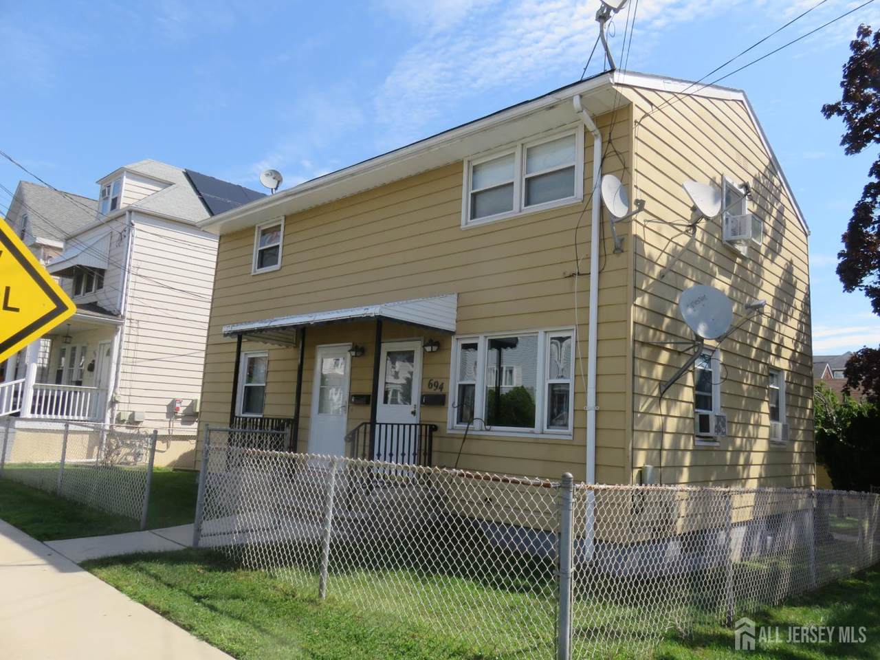 694 Johnstone Street - Photo 1