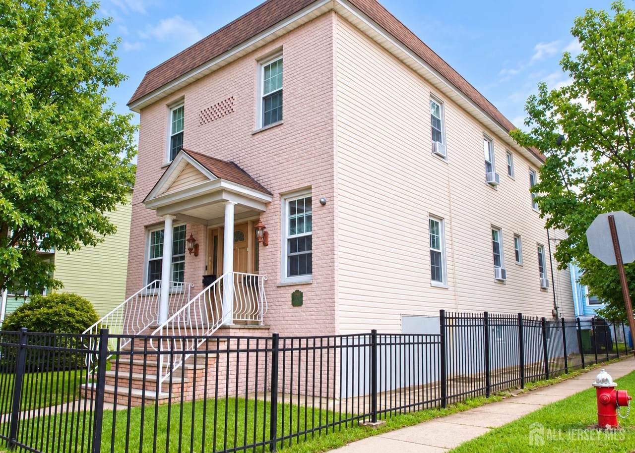 1802 Clinton Street - Photo 1