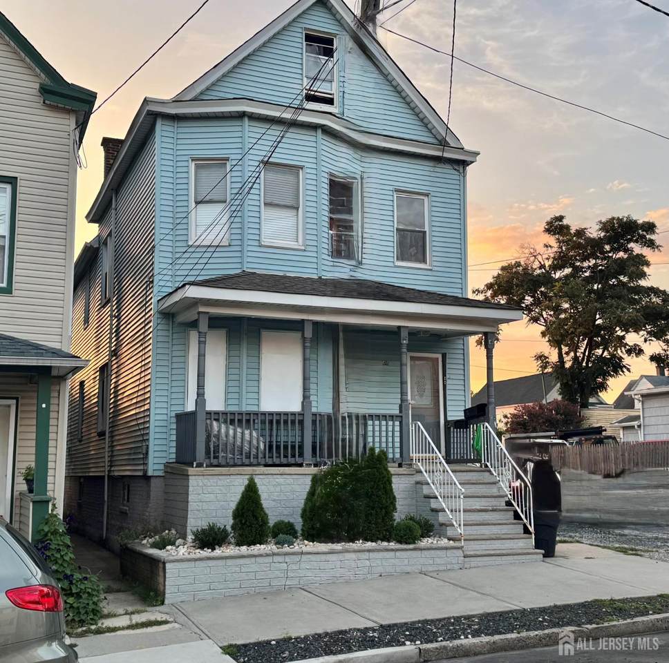 686 Charles Street - Photo 1