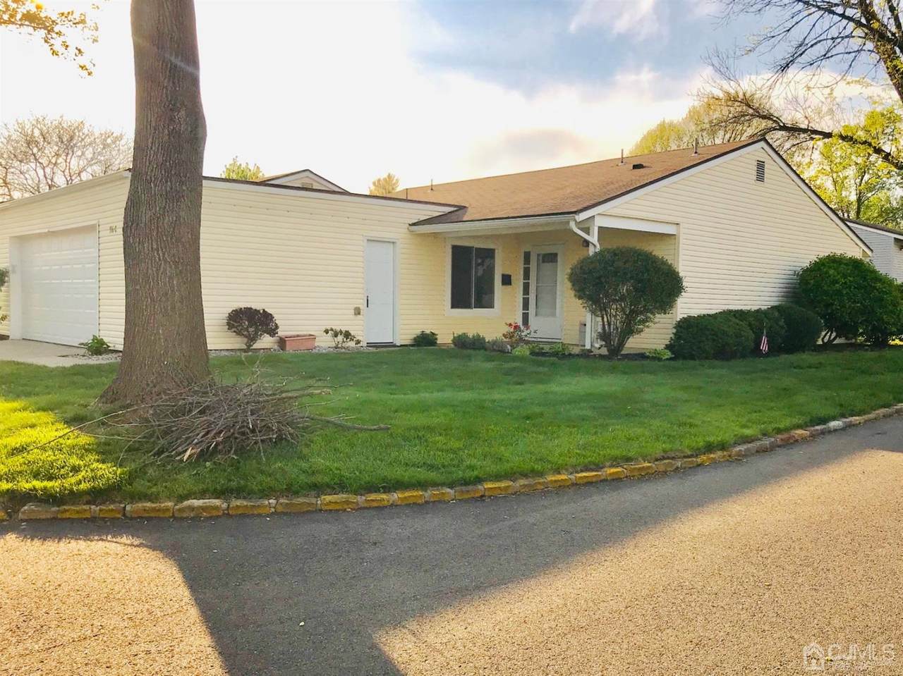 116 Empress Plaza - Photo 1